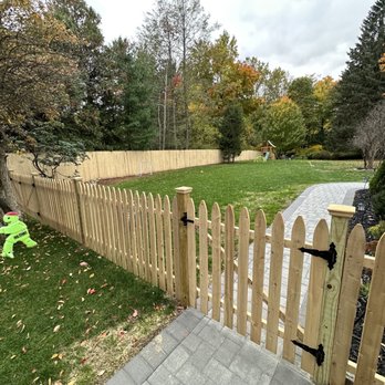 Quality Fence - Cedar Wood Picket Fence Spruce Stockade Pressure Treated Posts - Fences & Gates Near Me - Peekskill, New York