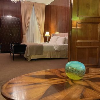 L'Hôtel Montréal - Hotels Near Me - Montreal, Quebec