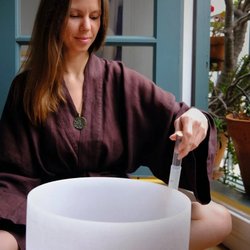Moon Yogi Holistic Healing - Ksenia incorporating crystal bowl sound healing into private Reiki and chakra balancing sessions in Los Angeles.