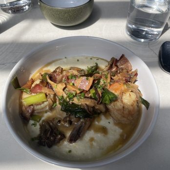 Geist - Shrimp and Grits - Cocktail Bars Near Me - Nashville, Tennessee Geist - Shrimp and Grits - Cocktail Bars Near Me - Nashville, Tennessee