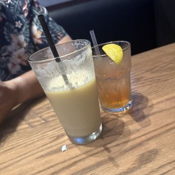 Anchor Bar - Pina Colada and Peach Sweet Tea!! Yummy. - Chicken Wings Near Me - Arlington, Texas