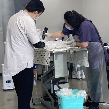 Happy Cat Grooming - Eunice and her son, a great and gentle team - Pet Groomers Near Me - Cypress, California Happy Cat Grooming - Eunice and her son, a great and gentle team - Pet Groomers Near Me - Cypress, California