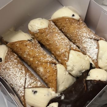 Carlo's Bakery - Bakeries Near Me - Las Vegas, Nevada
