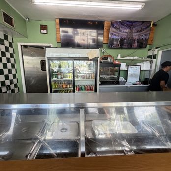 Maam's Jamaican Restaurant - Inside - Caribbean Near Me - Miami, Florida Maam's Jamaican Restaurant - Inside - Caribbean Near Me - Miami, Florida