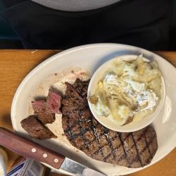 Texas Roadhouse - Sirloin steak and mashed potatoes