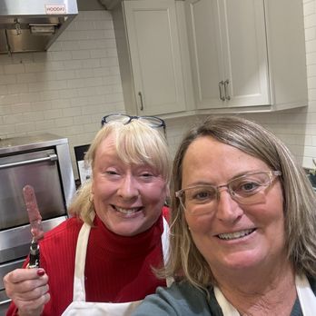 Sur La Table - Kitchen Supplies Near Me - Carmel, Indiana