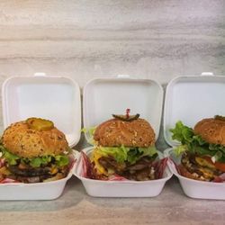 Sky High Diner - Tripple burgers