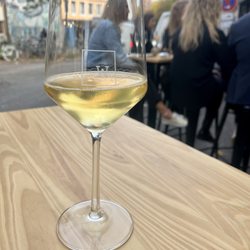 Weinladen - Weißburgunder aus Baden