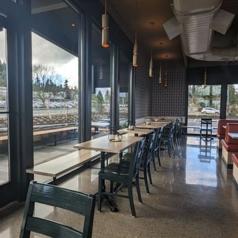 Pagliacci Pizza - Seating area - Pizza Near Me - Bellevue, Washington