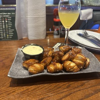 Hickory Tavern - Sports Bars Near Me - Huntersville, North Carolina Hickory Tavern - Sports Bars Near Me - Huntersville, North Carolina