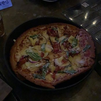 Slate NY - Cauliflower Thin Crust Pizza - Dance Clubs Near Me - New York, New York Slate NY - Cauliflower Thin Crust Pizza - Dance Clubs Near Me - New York, New York