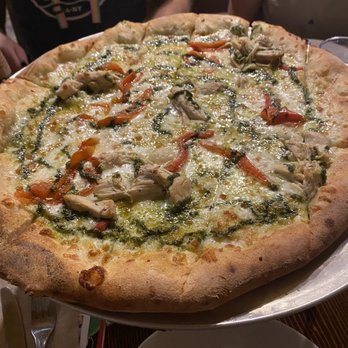 Flatbread Company - Make your own pizza (chicken, peppers and pesto) - Pizza Near Me - North Conway, New Hampshire