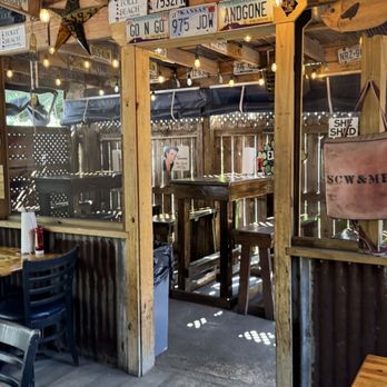 Low Country Fish Camp - Seating. - Seafood Near Me - Summerville, South Carolina Low Country Fish Camp - Seating. - Seafood Near Me - Summerville, South Carolina