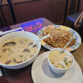 Gogo Thai - Tom Kah soup and pad thai - Thai Near Me - Atascadero, California Gogo Thai - Tom Kah soup and pad thai - Thai Near Me - Atascadero, California