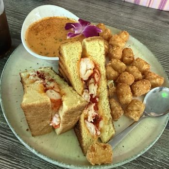 Bar Fly Safety Harbor - Lobster grilled cheese and tomato bisque - Seafood Near Me - Safety Harbor, Florida