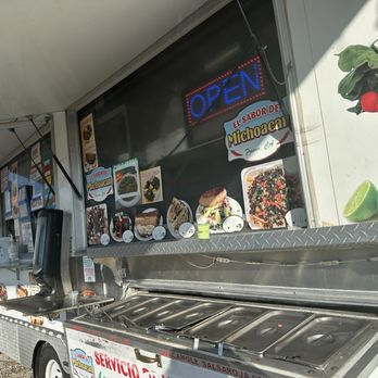 El Sabor De Michoacan - 6 salsa choices - Food Trucks Near Me - Fresno, California