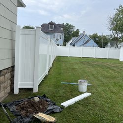 Z&H Innovative Remodels - Vinyl fence project completed by Z&H Innovative Remodels.
