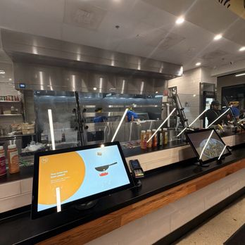 honeygrow - Inside - Salad Near Me - Old Bridge, New Jersey