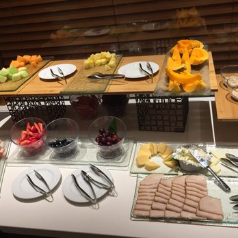 Halekulani Bakery - Breakfast Buffet - Bakeries Near Me - Honolulu, Hawaii
