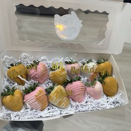 Chocolate covered strawberries with free personalization Chocolate covered strawberries with free personalization