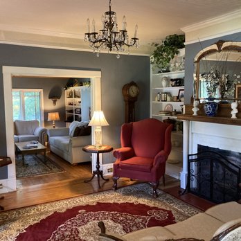 Red Rocker Inn - Inside sitting room - Southern Near Me - Black Mountain, North Carolina
