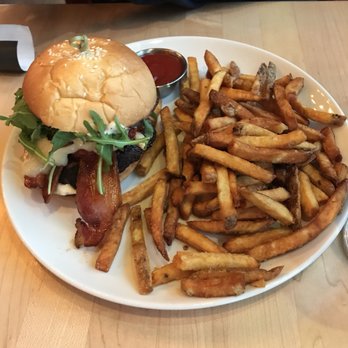 1918 Tap & Table - Burger - Canadian (New) Near Me - Calgary, Alberta