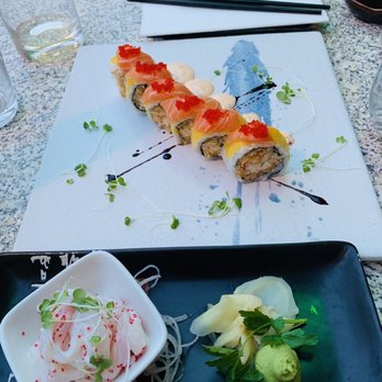 Niji Sushi Bar & Restaurant - a sushi roll on a plate - Sushi Bars Near Me - Brossard, Quebec
