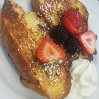 Breakfast Table - Challah French toast - Breakfast & Brunch Near Me - Vancouver, British Columbia