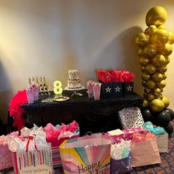 Bee's Knees Bakery - 8th Birthday Party- Hollywood Party at the movie theater