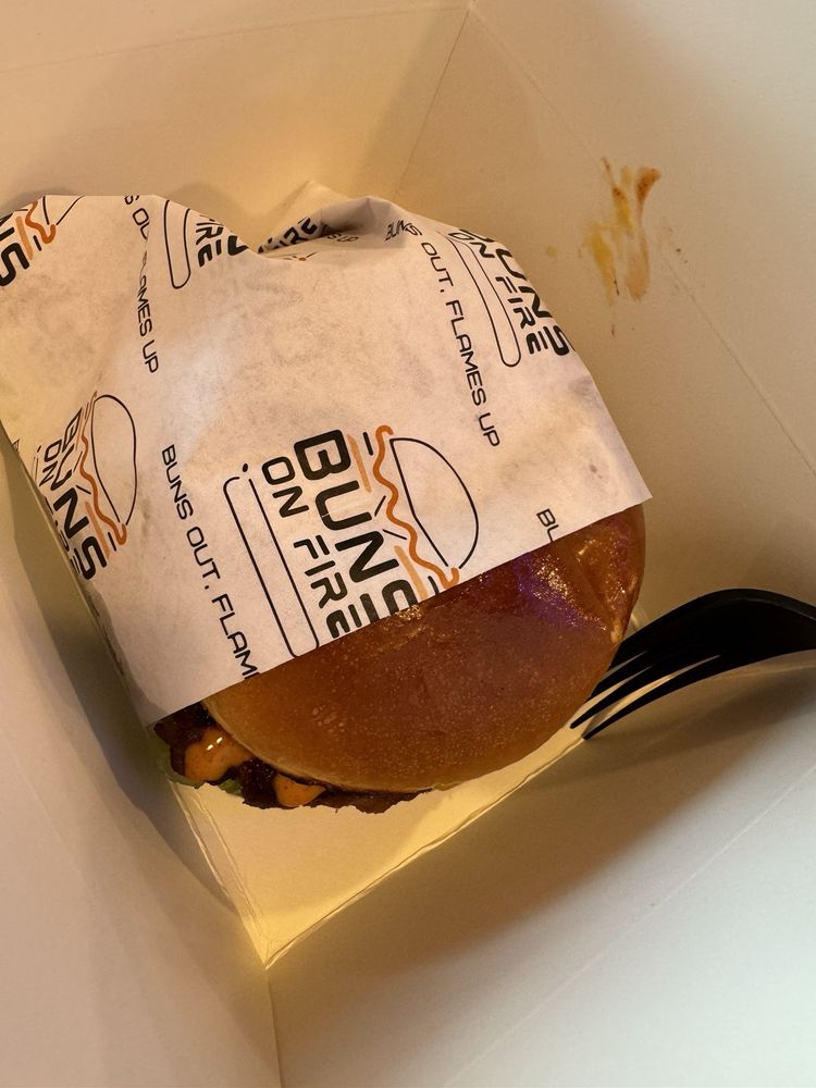 BUNS ON FIRE Updated September 2024 75 Photos & 29 Reviews 466 W