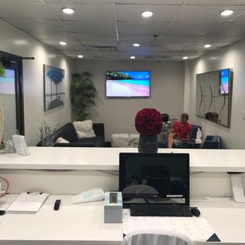 iGlow Med Spa - Waiting Room - Medical Spas Near Me - Beverly Hills, California iGlow Med Spa - Waiting Room - Medical Spas Near Me - Beverly Hills, California