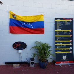Chamo bites - The menu and the Venezuelan flag