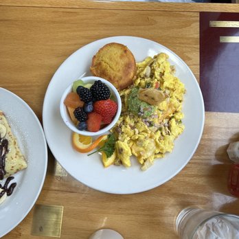 Frida's Breakfast & Lunch - - LA AZTECA (scrambled) - Breakfast & Brunch Near Me - Evanston, Illinois