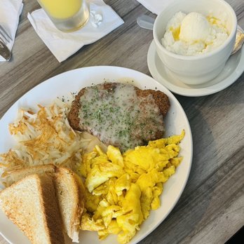 Early Riser Cafe - Chicken Fried Chicken and Eggs Breakfast - New American Near Me - Katy, Texas