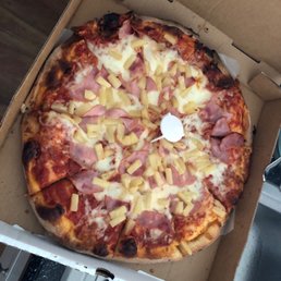 Good looking hawaiian pizza! Canadian bacon x pineapple Good looking hawaiian pizza! Canadian bacon x pineapple