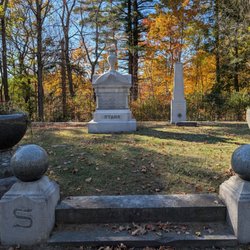 Stark Park - Stark's family and his burial plot, most of them lived quite a long life