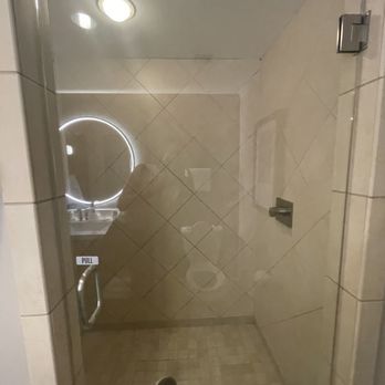 Emory Conference Center Hotel - Shower - Hotels Near Me - Atlanta, Georgia Emory Conference Center Hotel - Shower - Hotels Near Me - Atlanta, Georgia