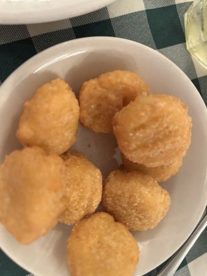 Ann & Tony's by null