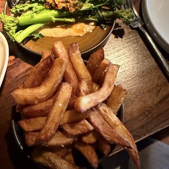 Porter & Rye - Broccolini and fries - Steakhouses Near Me - Glasgow, GLG