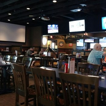 Boulder Tap House - Lots of TV Space - Sports Bars Near Me - Baxter, Minnesota
