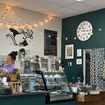 Happy Medium Books Café - Bookstores Near Me - Jacksonville, Florida