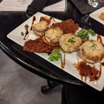 Giatti's Speakeasy - Stuffed mushrooms (the fricos were a nice touch) - Bars Near Me - Camas, Washington