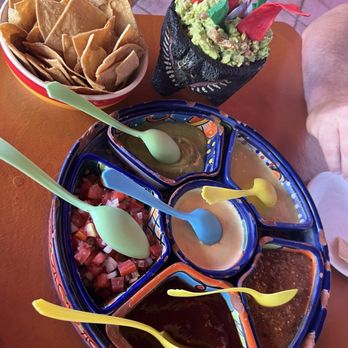 La Taquiza - Guacamole, chips and salsa. - Tacos Near Me - Cabo San Lucas, BCS La Taquiza - Guacamole, chips and salsa. - Tacos Near Me - Cabo San Lucas, BCS