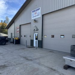 Papa's Garage - Front of the building