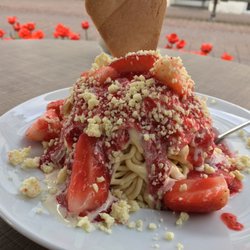 Venezia - Saisoneröffnung Spaghettieis "Fragole"