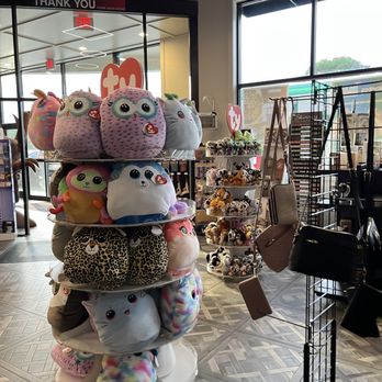 Royal Seven - Souvenirs and such - Gas Stations Near Me - Forsyth, Georgia