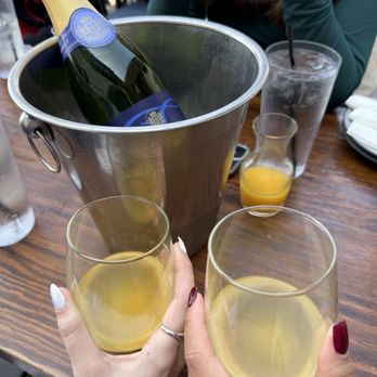 The Venice Whaler - Bottomless Mimosas - American Near Me - Venice, California The Venice Whaler - Bottomless Mimosas - American Near Me - Venice, California