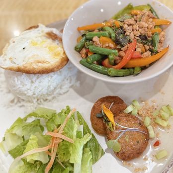 Hollywood Noodle House - Ground Chicken entree and Fish Cake starter - Thai Near Me - Arcadia, California Hollywood Noodle House - Ground Chicken entree and Fish Cake starter - Thai Near Me - Arcadia, California