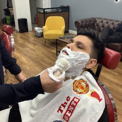 The Gents Emporium - Hot towel shave