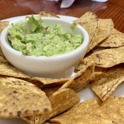 Lenny's Hideaway - Guacamole and chips